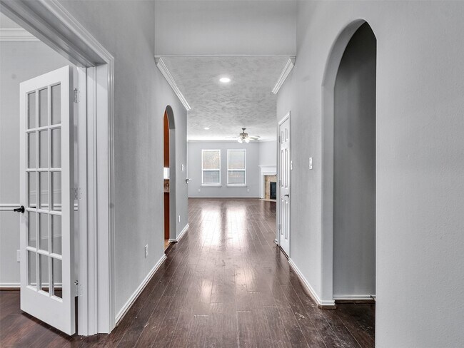 Photo - 114 N Hawkhurst Cir