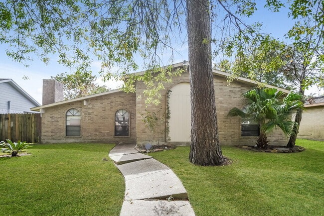 Building Photo - 14606 Leacrest Dr Rental