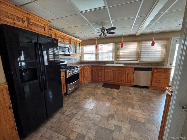 Photo - 48 Quaker Hill Rd