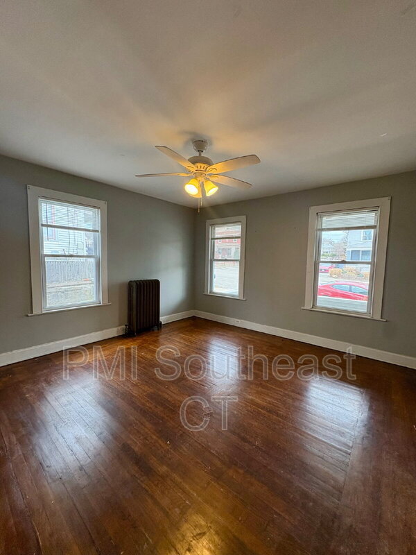 Photo - 50 Montauk Ave Unidad Apt. 1