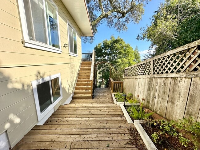 Photo - Gorgeous Hillside View, Modern Flat Unit A Upper Flat