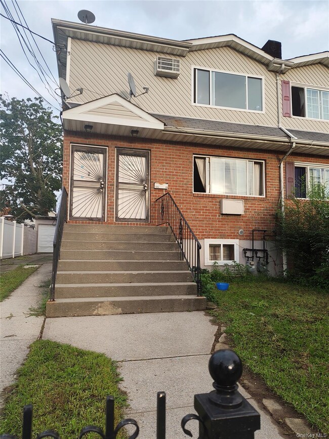Building Photo - 128-19 146th St Unit 2nd Flr