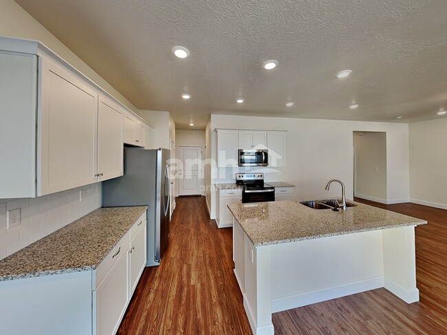 Photo - 2347 Surry Way