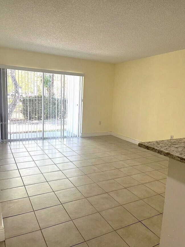 Photo - 7115 NW 179th St Unidad 106