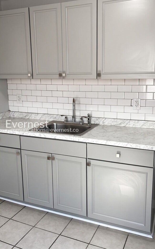 2 Bed/1 Bath Home with Off-Street Parking / Pet-Friendly / Vouchers Accepted / Available Soon!