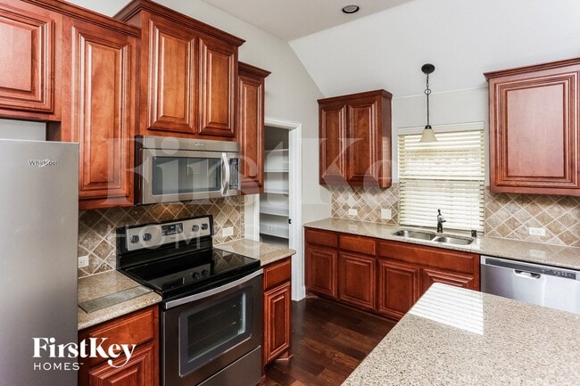 Photo - 921 Lucetta St