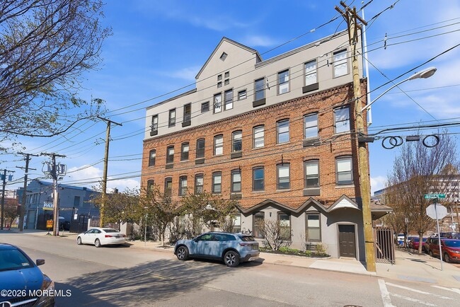 Building Photo - 39-45-45 Bruen St Unit 4