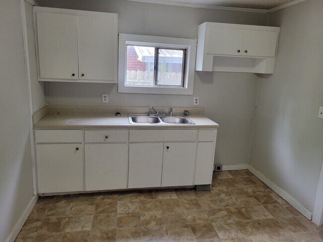 Photo - 1637 Hester St