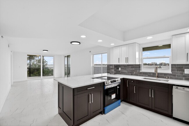 Building Photo - 896 N Federal Hwy Unit 224