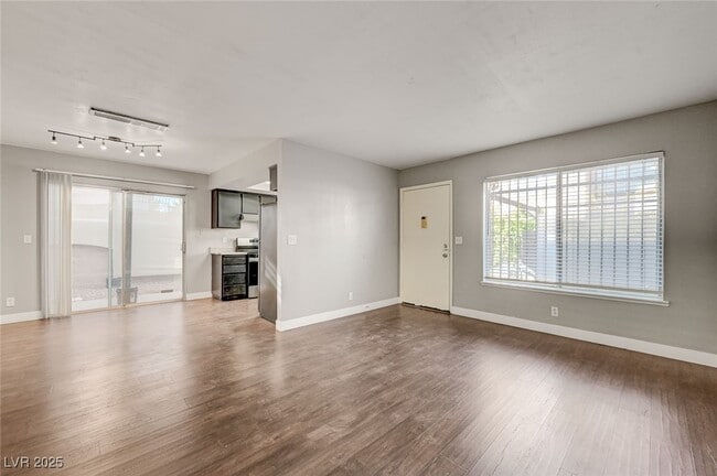 Photo - 4339 Spencer St