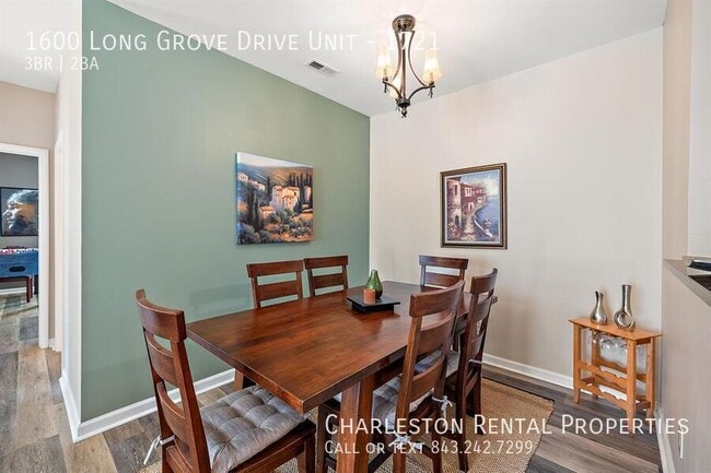 Photo - 1600 Long Grove Dr