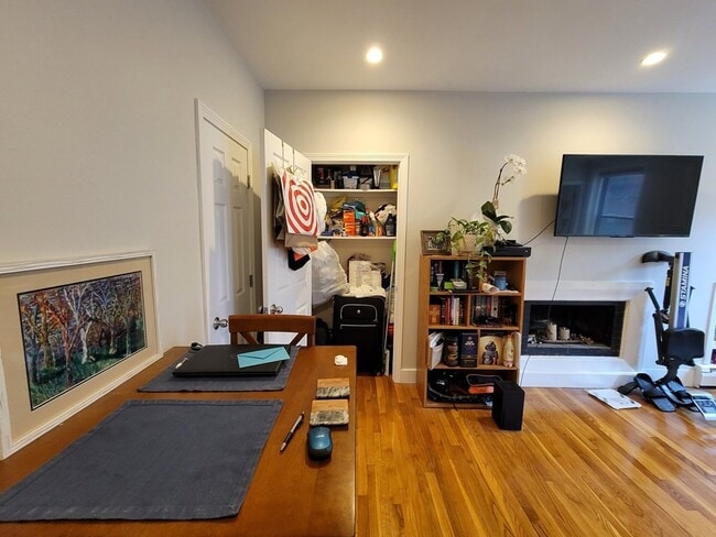 Photo - 431 Marlborough St Unidad 6