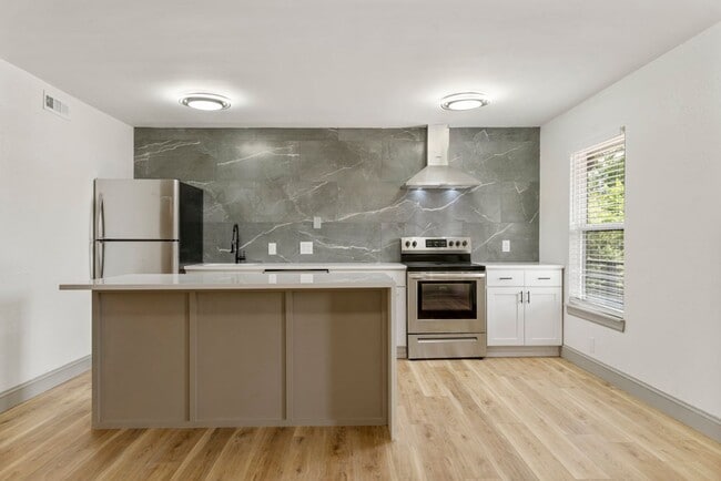 Building Photo - ONYX at 37th Unit 1