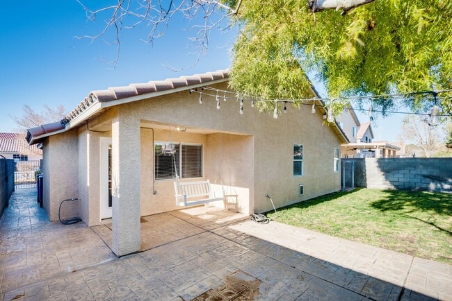 Photo - Single story 4 bed, 2 Bath with open floorplan