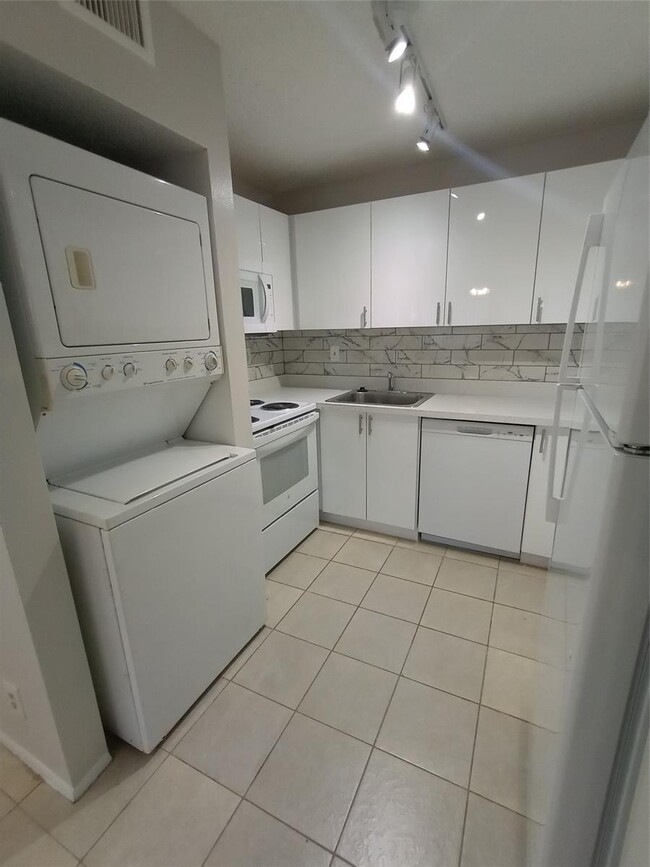 Photo - 2641 Riverside Dr