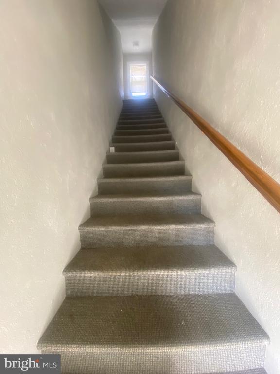 Photo - 131 Simpson St