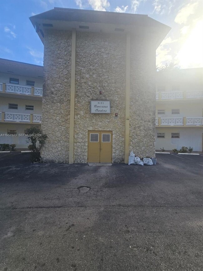 Building Photo - 5151 W Oakland Park Blvd Unit 303