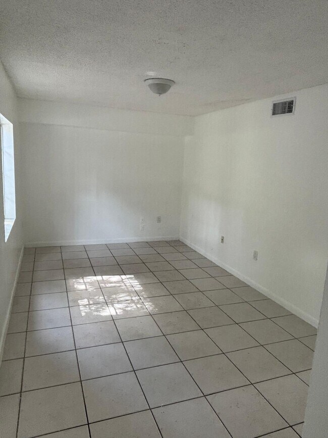 Photo - 2575 NE 192nd St Unidad 2575 NE 192 St