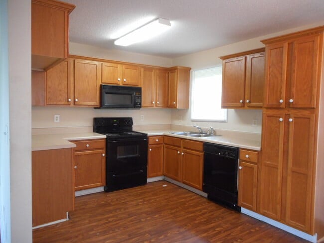 Photo - Sweet 4 Bed x 2 Bth (SORRY! NO SECTION 8)