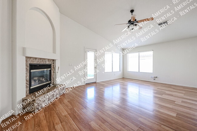Photo - 4822 E Cherry Hills Dr