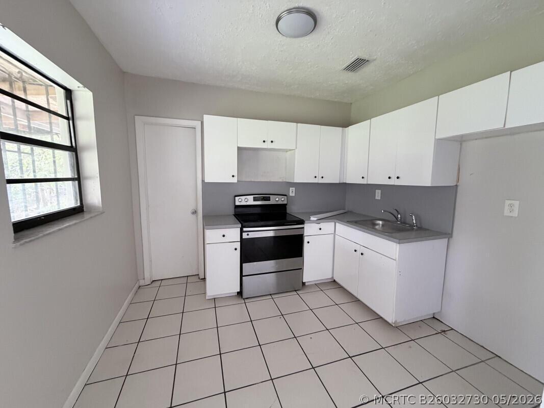 Photo - 639 SW 3rd Terrace