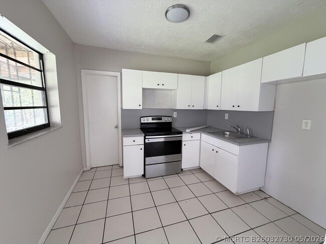 639 SW 3rd Terrace