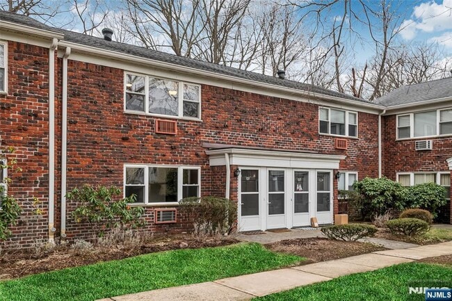 Building Photo - 121 Regency