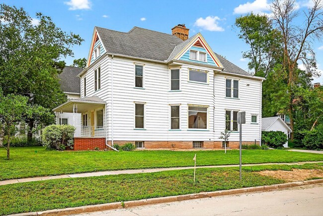 Photo - 305 N Lawe St