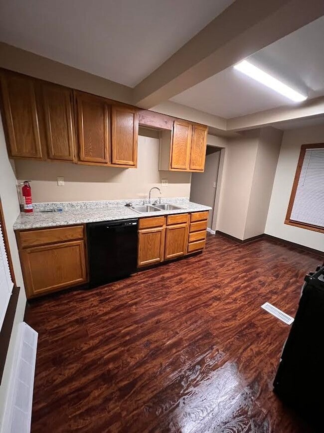 Photo - 112 Hazel St