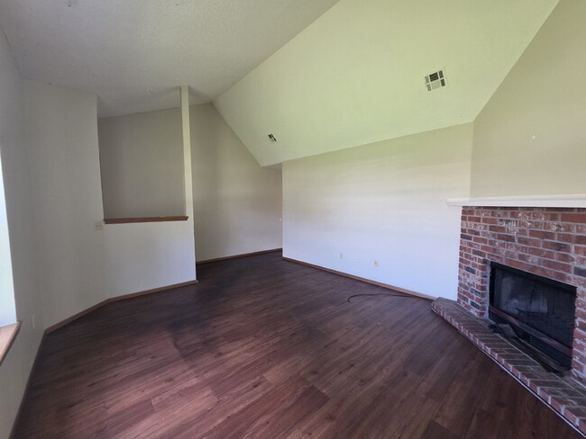 Photo - 2430 W Gum St
