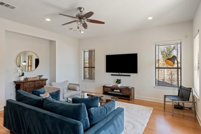 Photo - 1803 E 18th St Unidad ID1254575P