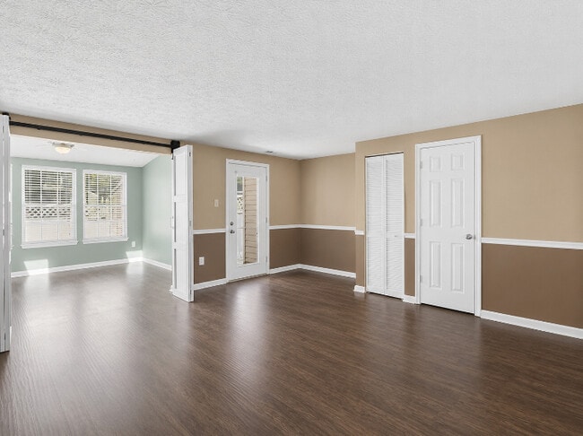 Photo - 912 Jessicas Ln