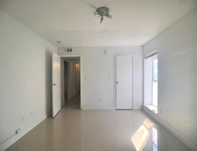 Photo - 733 Riverside Dr Unidad 1217