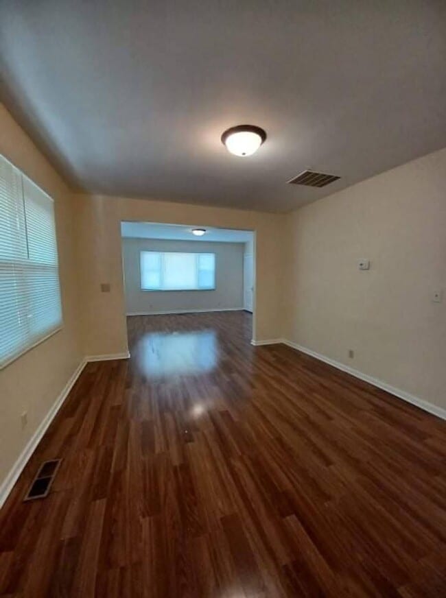 Building Photo - 1233-35 Benton St Unit 1235