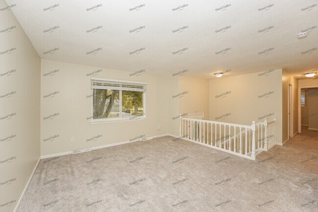 Photo - 982 Howell St