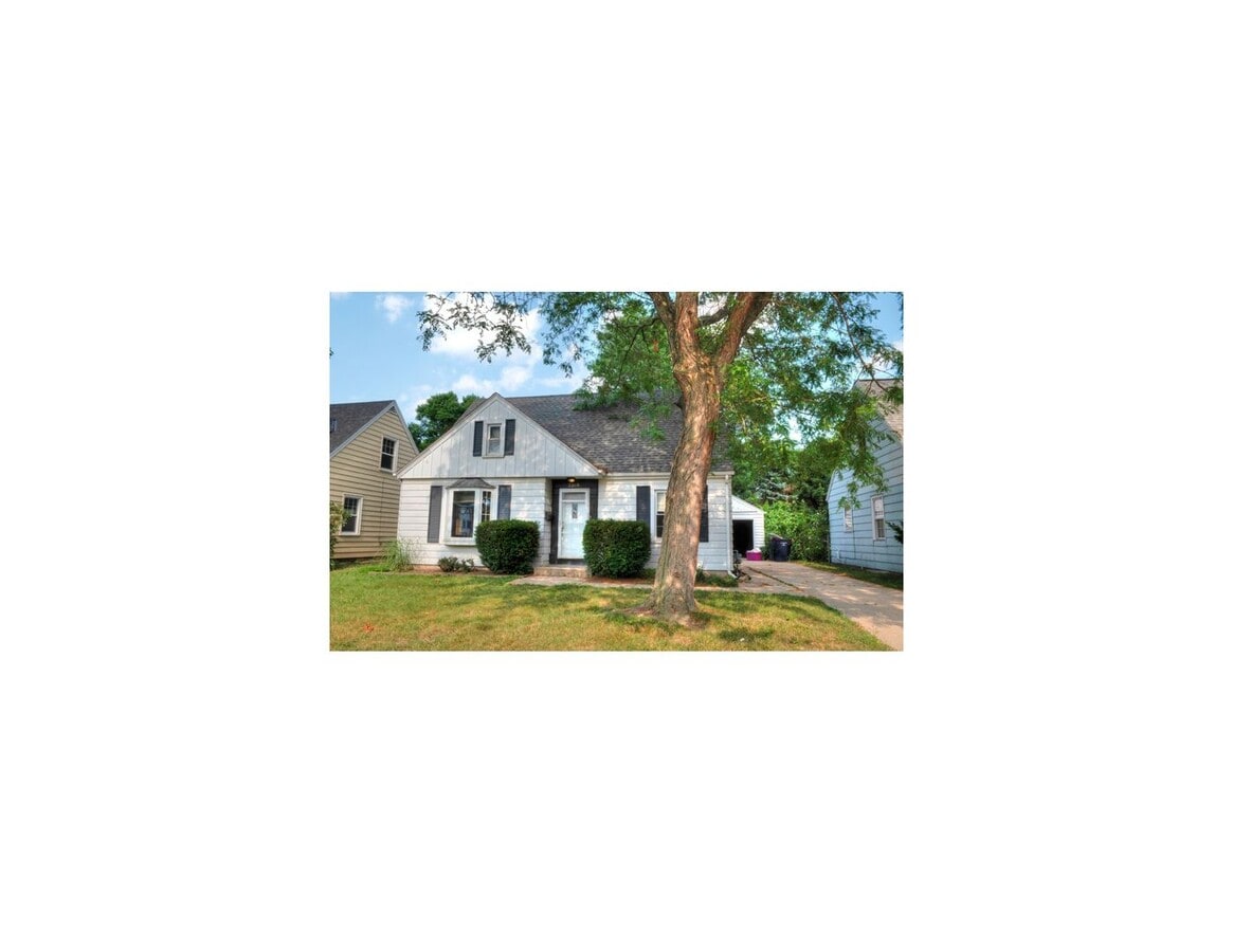 3 bedroom 1.5 bath, single family close to McCarty Park - 3 bedroom 1.5 bath, single family close to McCarty Park