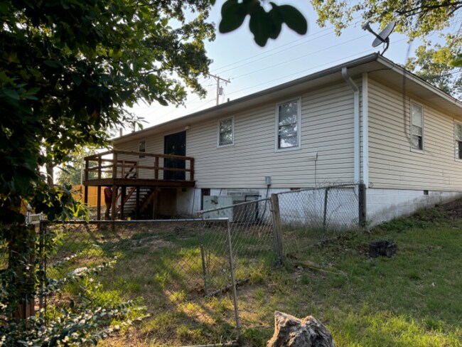 Photo - 418 E 4th St