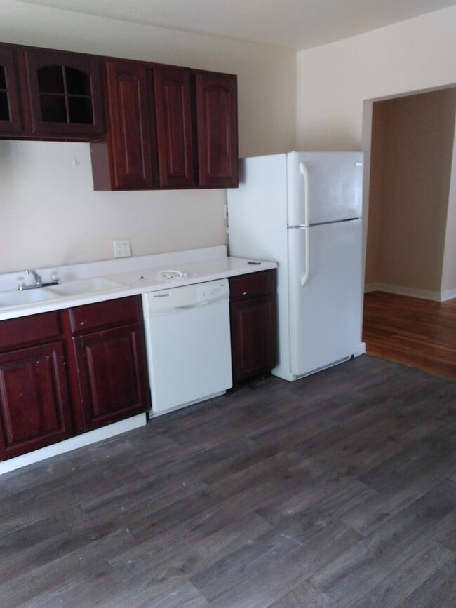 Photo - 701 S James St