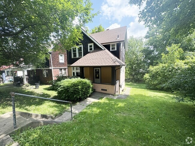 Building Photo - 800 N 6th St Rental