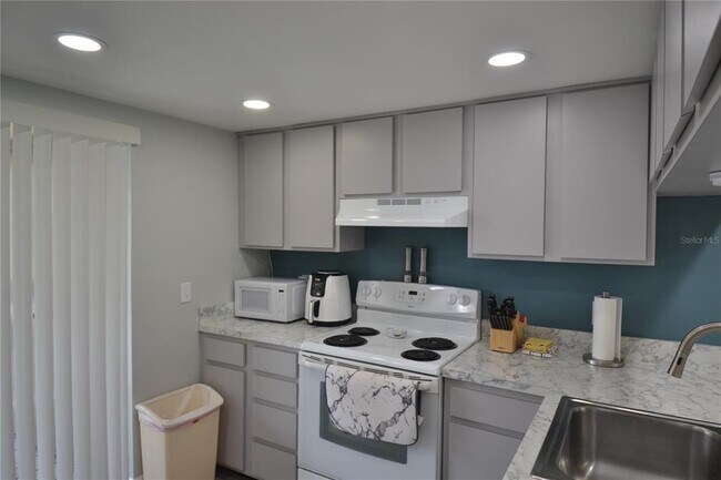 Photo - 284 Woodlake Wynde