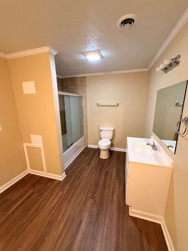Photo - "Charming 2-Bedroom Home in Heart of Paris, TN – Cozy 1070 Sq Ft Living!"