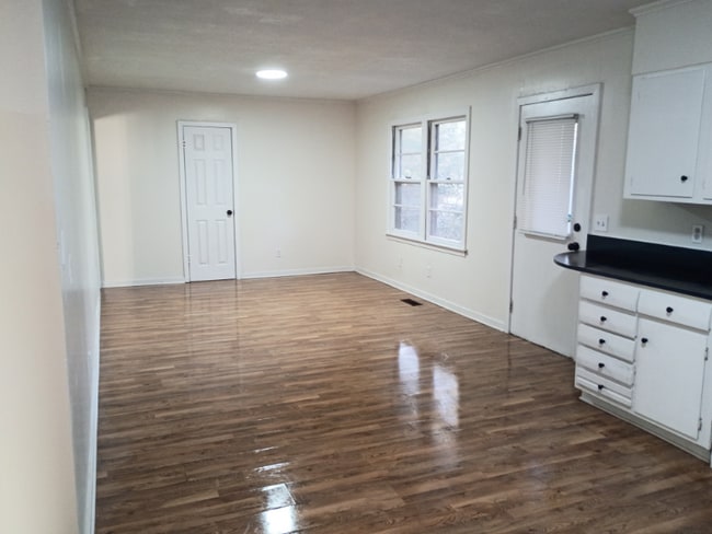 Photo - 574 Daniel Cir