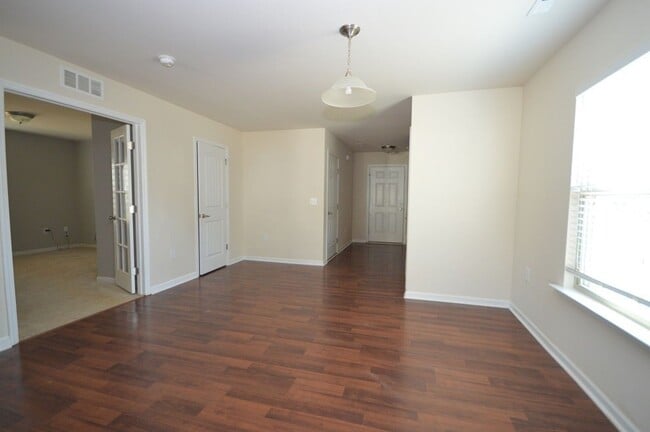 Photo - 2503 Girvan Dr