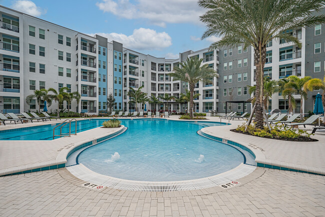 Court Yard - Pool - The Cove at 47th Rental