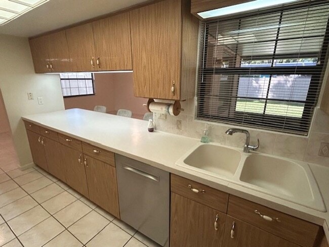 Photo - Spacious 3/2/2 in a quiet neighborhood available 9-1-25!