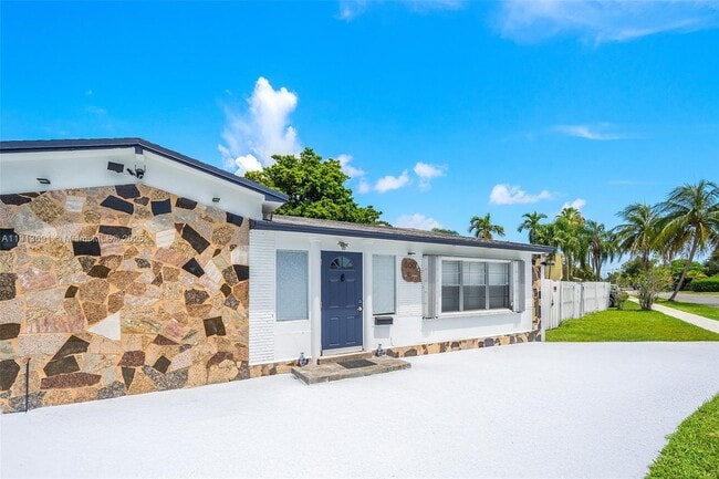 Building Photo - 600 SW 10th St