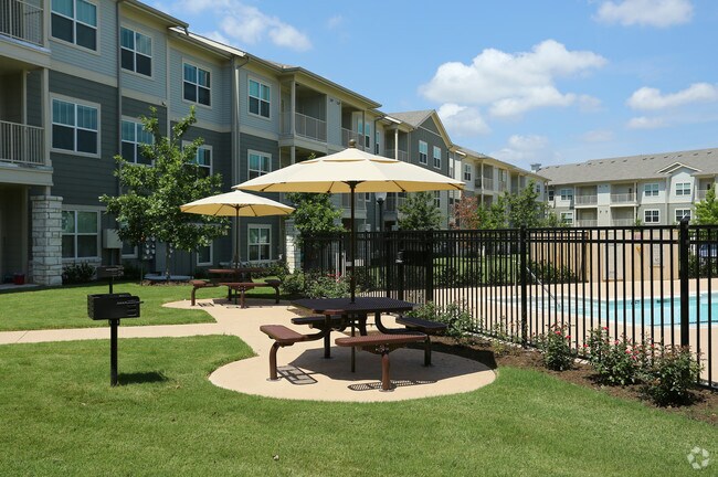 Pool Area - The Villages at Ben White