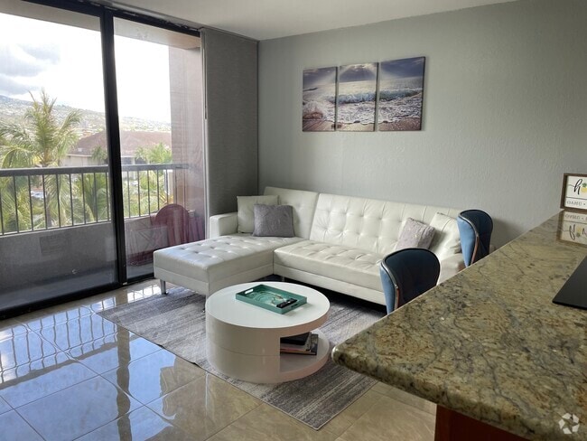 Living room - 320 Liliuokalani Ave Unit 604 Rental