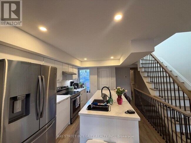 Photo - 598 Crawford St