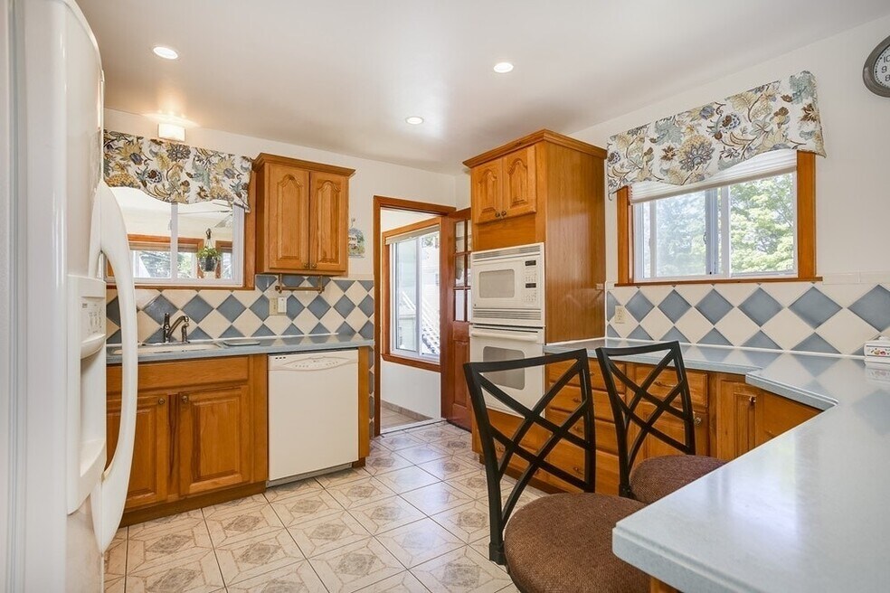 10 Greenbrook Rd